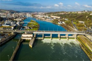 Photo de l'article : Luminus déploie des solutions innovantes pour la protection des poissons migrateurs dans la Meuse